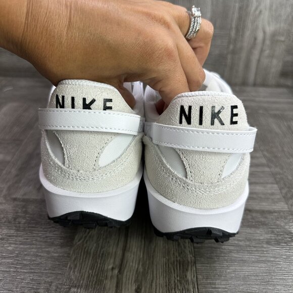Nike Waffle Debut Women's size 12/Men size 10.5 White Running Shoes - Picture 6 of 8